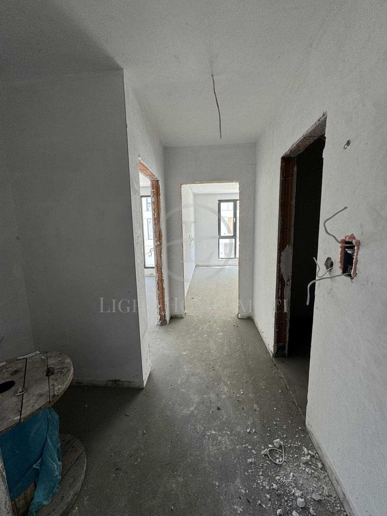 Продава се Двустаен апартамент в Пловдив, Остромила - 71 кв.м за 1193 €/кв.м - Снимка #2