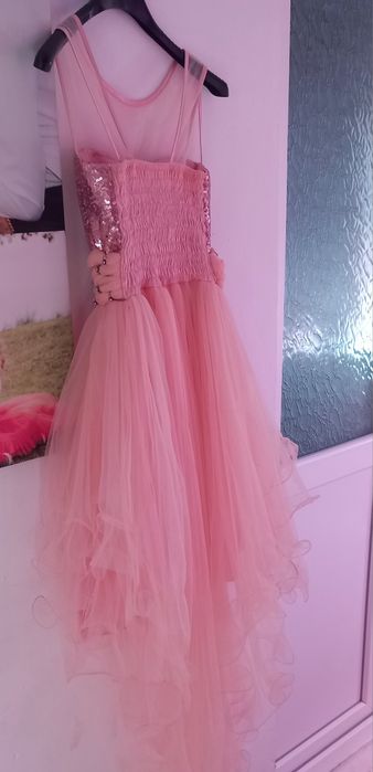 Rochiță voal de gală cu paiete și straturi
-fete 10-12 ani 
-mijlocul