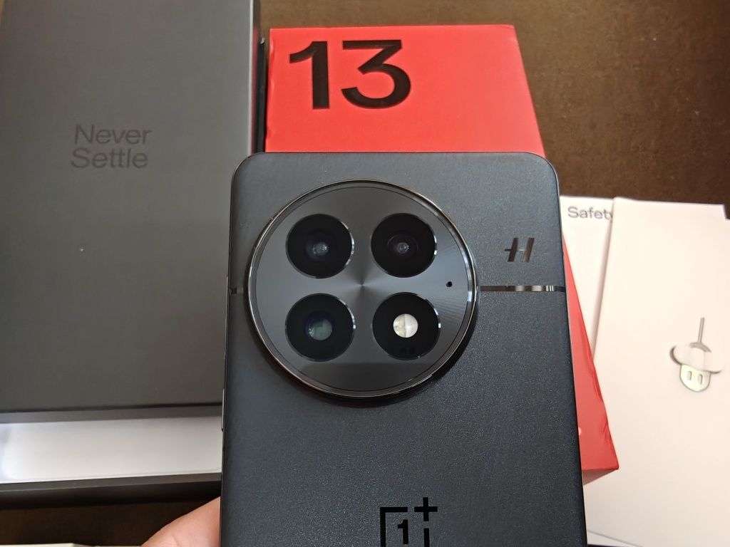 OnePlus 13 16/512  с гаранция от Технополис