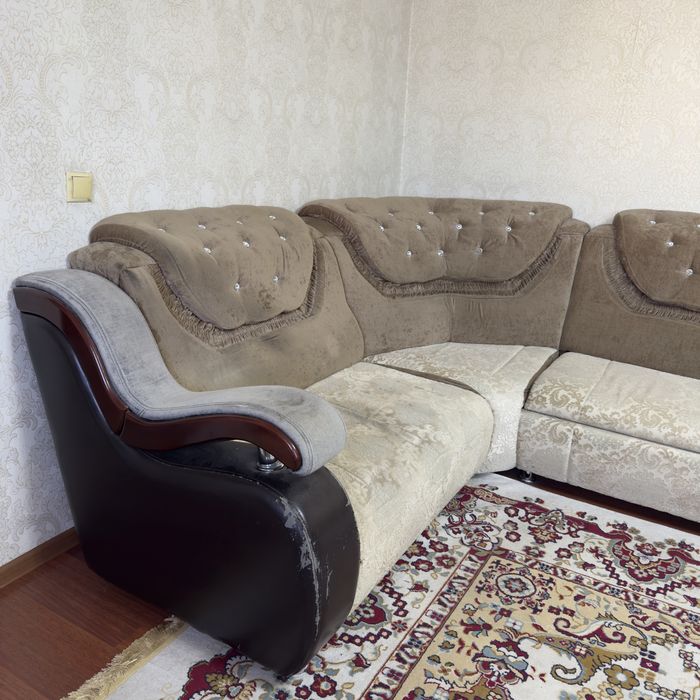 Диван угловой, состояние б/у, раскладной кравать