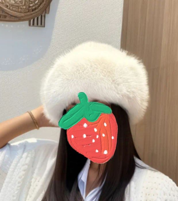 Чисто белая и молочная шапки