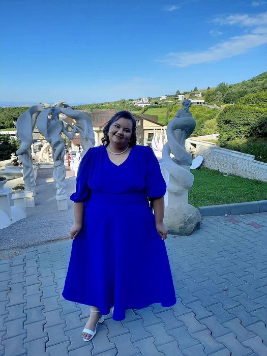 Rochie elegantă cu talie înaltă