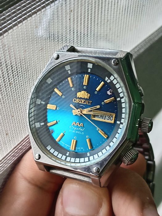 Продавам часовник Ориент