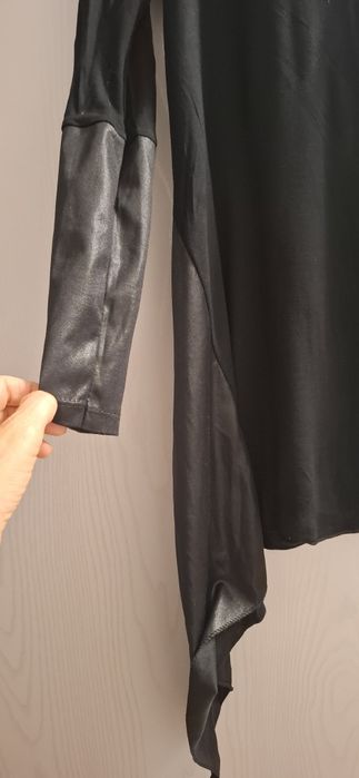 Bluza neagra in colturi