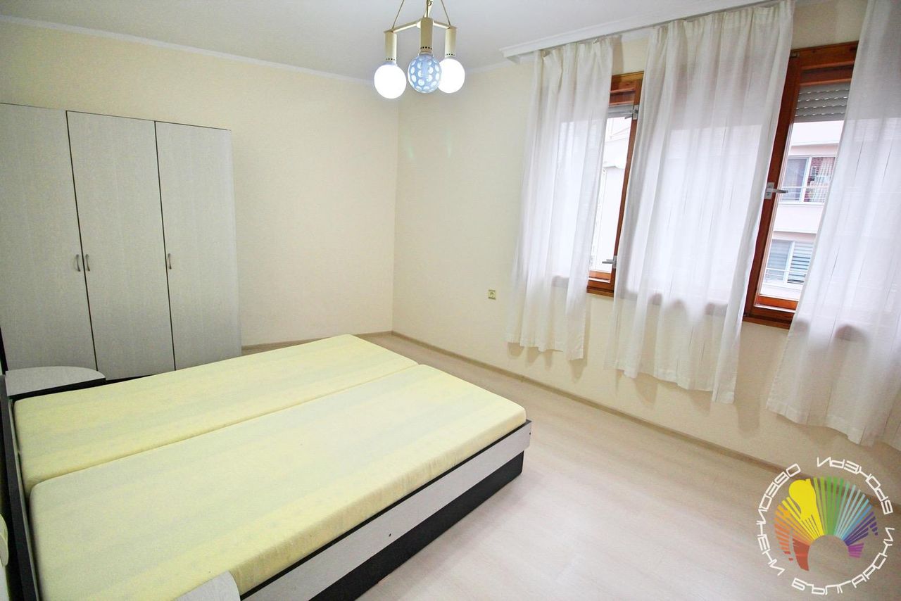 Дава се под наем Тристаен апартамент в Бургас, Лазур - 100 кв.м за 459 € - Снимка #11