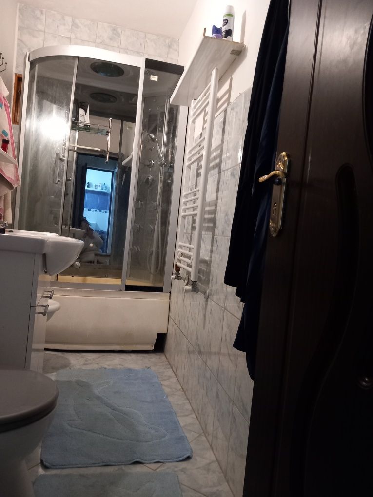 Închiriez apartament cu 3 camere focsani 320 euro negociabil