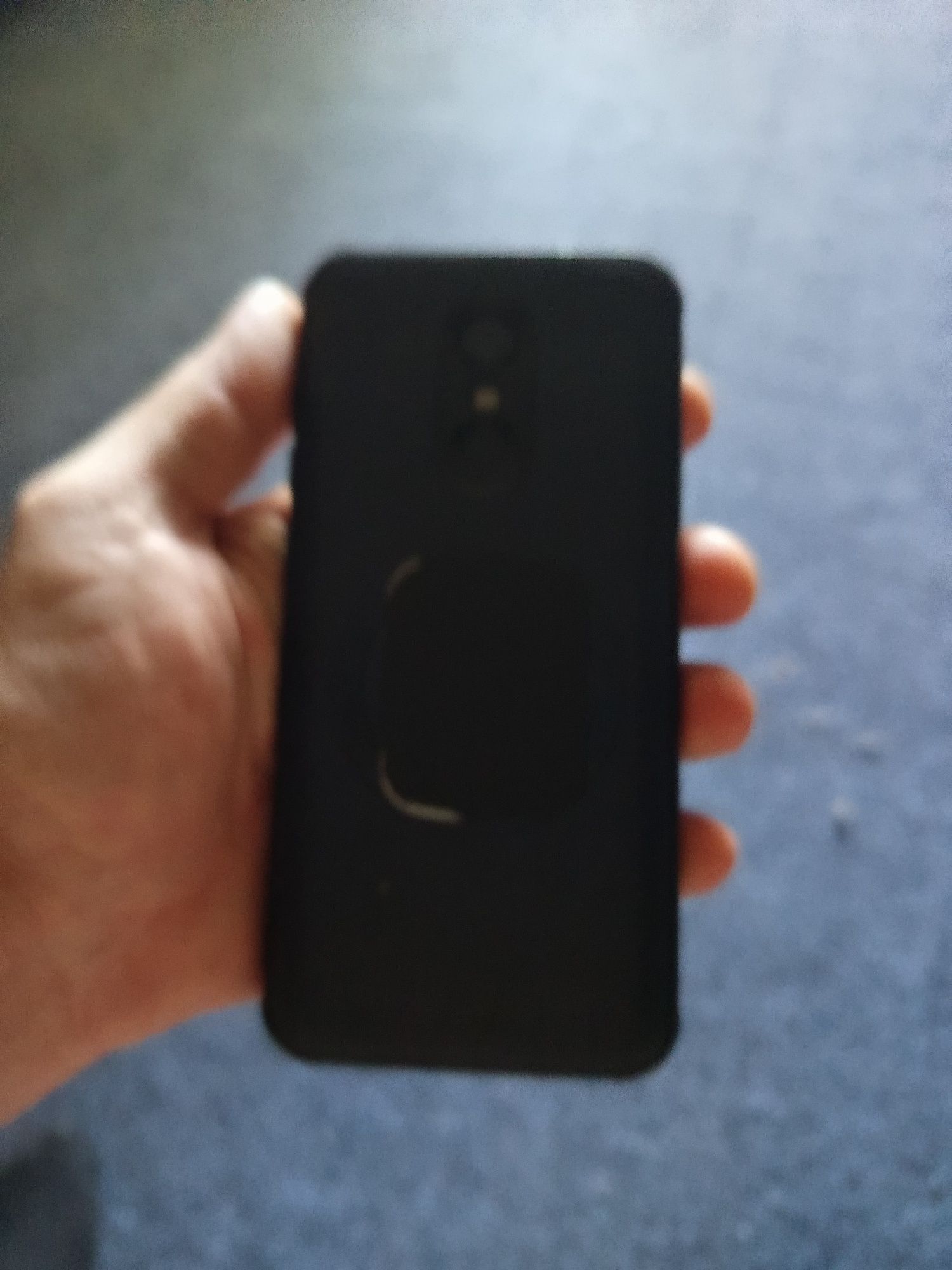 Продаю redmi 5+ 4/64
