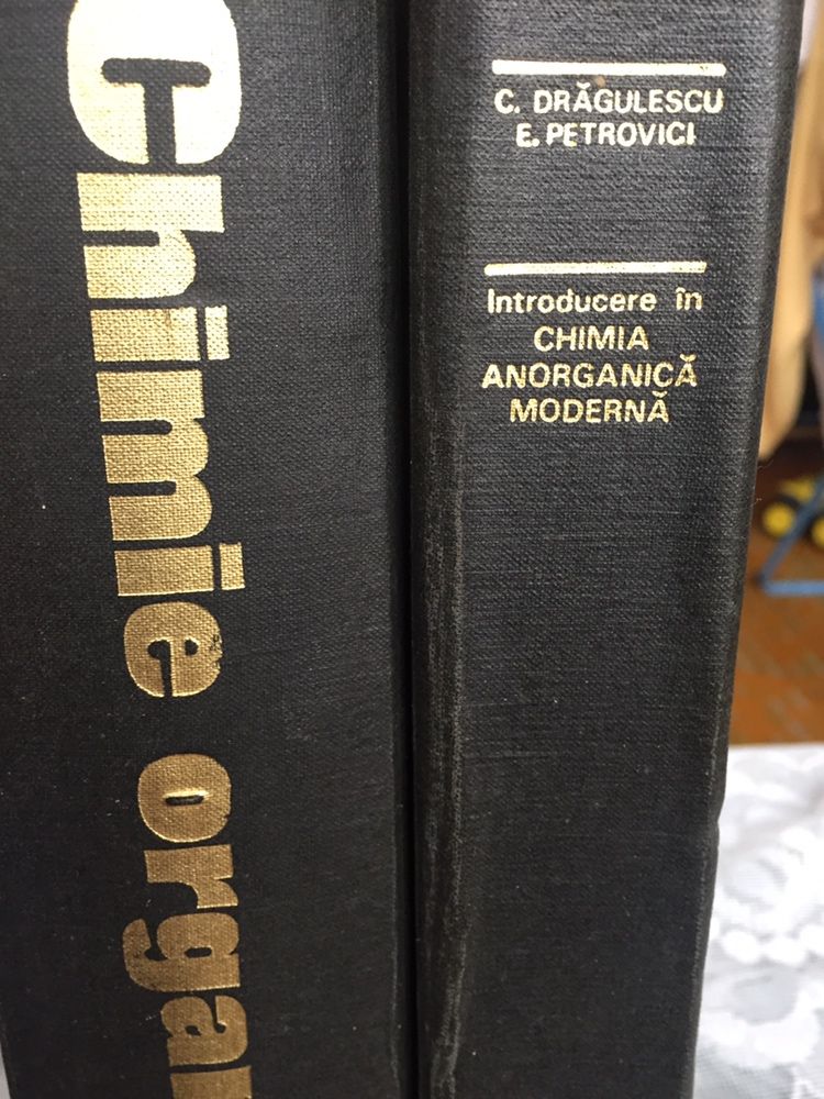 Cărți de chimie organică și introducere în chimia anorganică din 1973