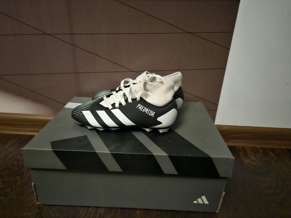 Ghete Predator marime: 31 cu crampoane mari