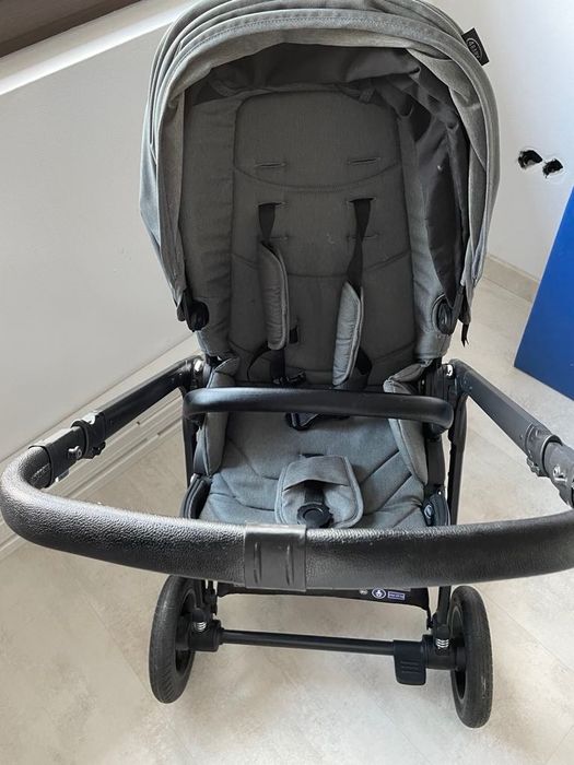 Vand carucior + cadou un patut de copii Kinderkraft