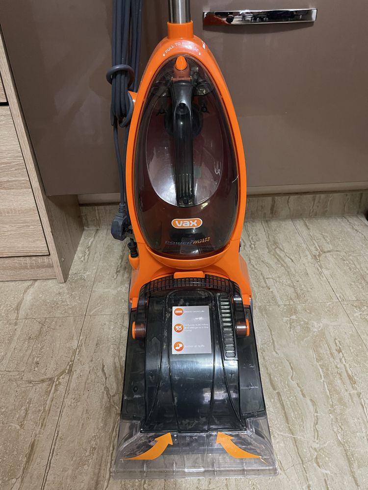 Aspirator cu fir ,carucior pentru livrari .Pretul este negociabil .