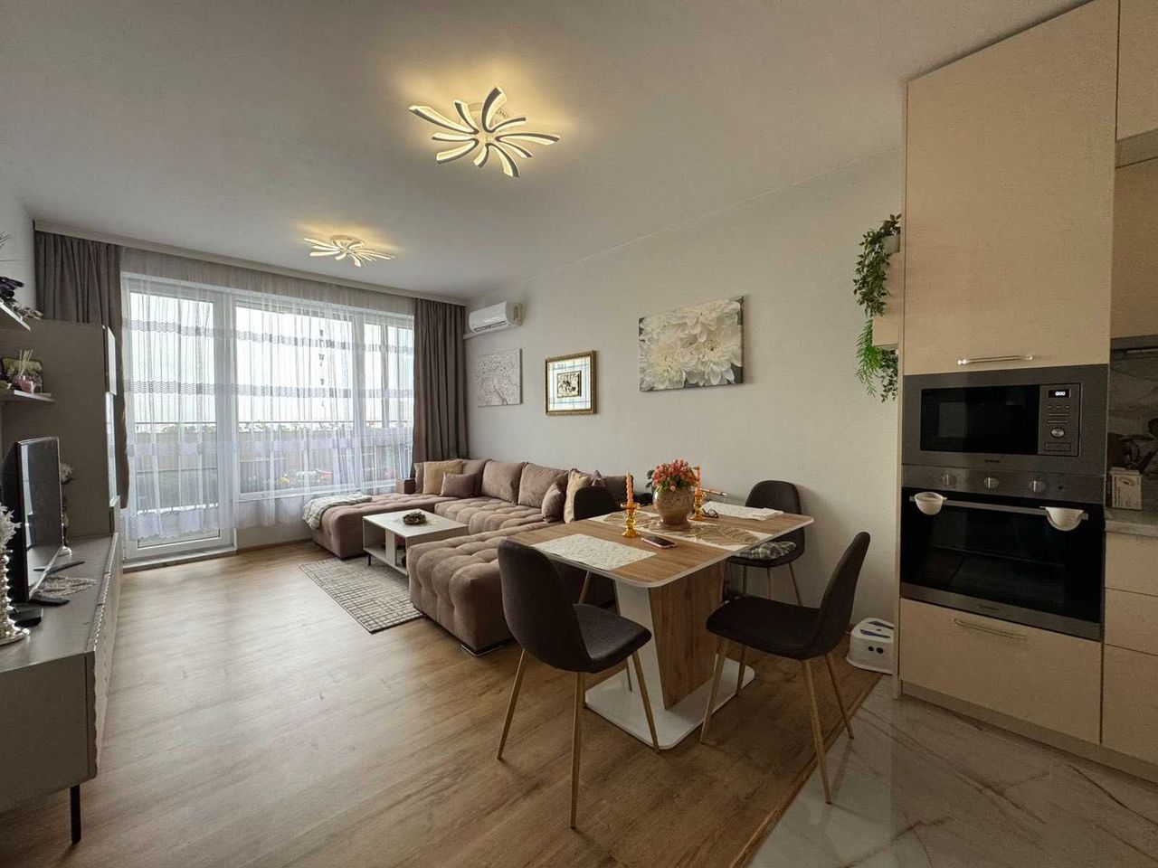 Продава се Двустаен апартамент в Бургас, Изгрев - 70 кв.м за 2229 €/кв.м - Снимка #1