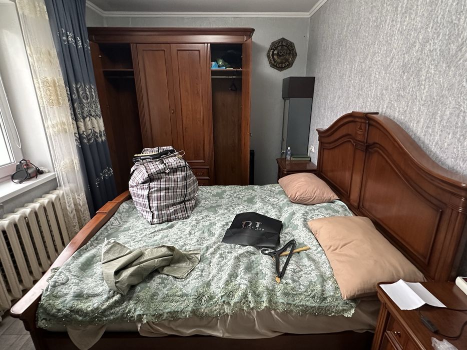 Продам спальный гарнитур