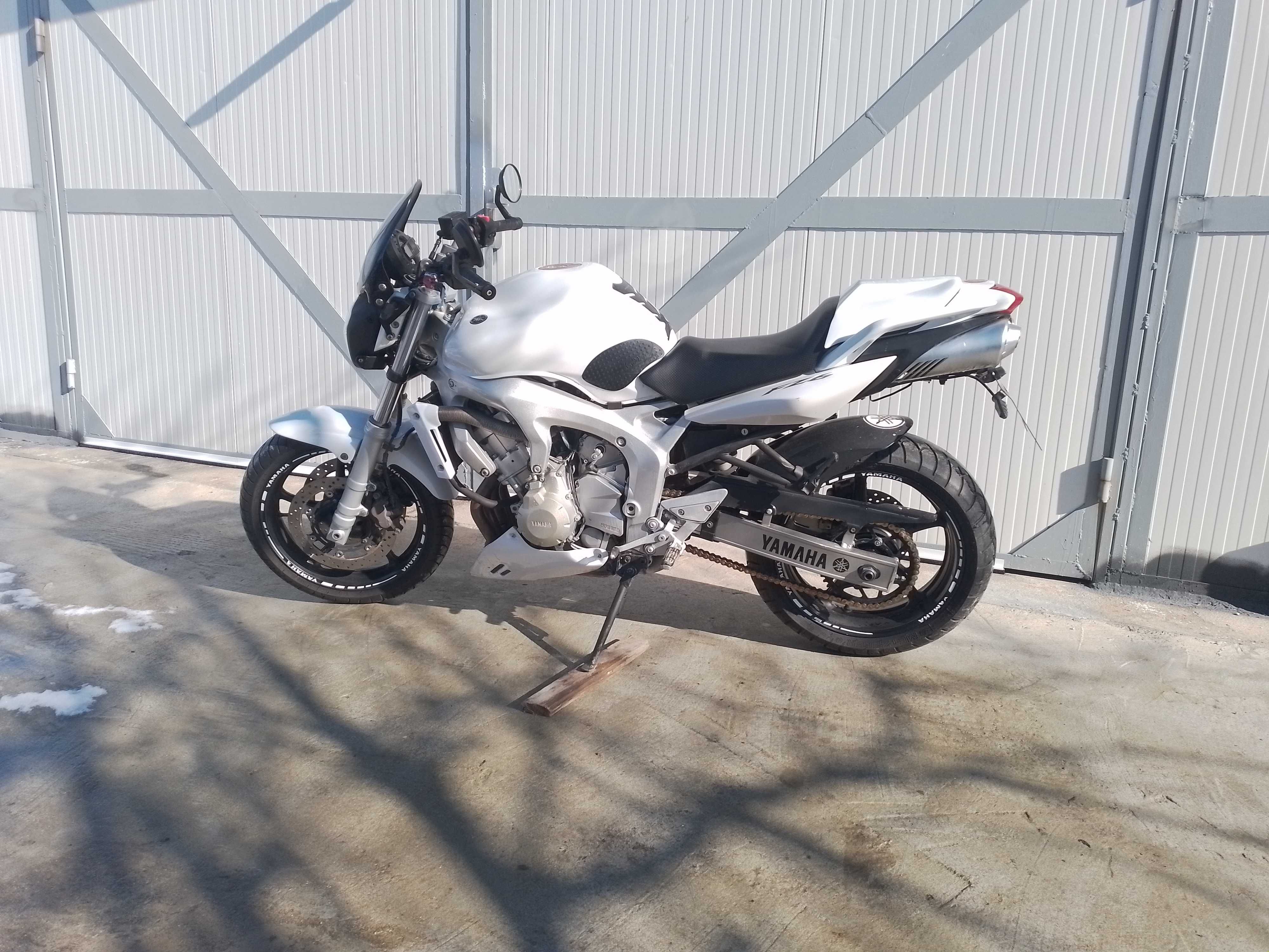 Yamaha fz6 2005.