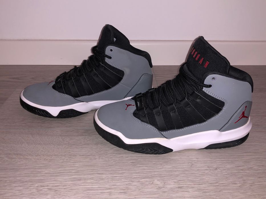 Nike Jordan Max Aura