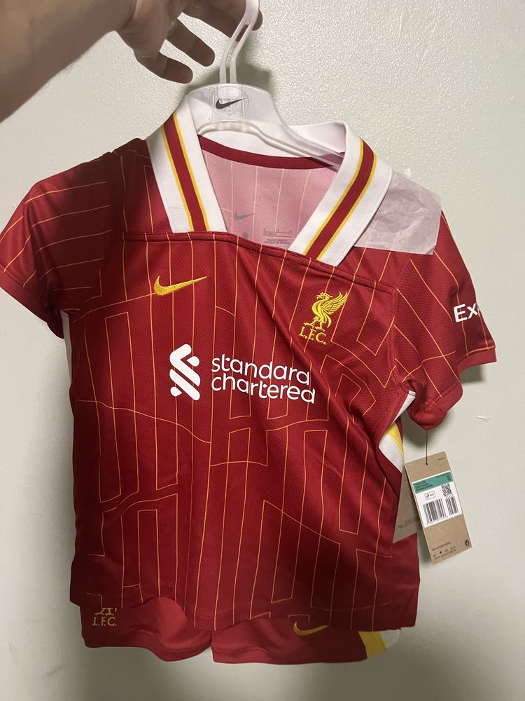 Costum de fotbal Liverppol marimea S