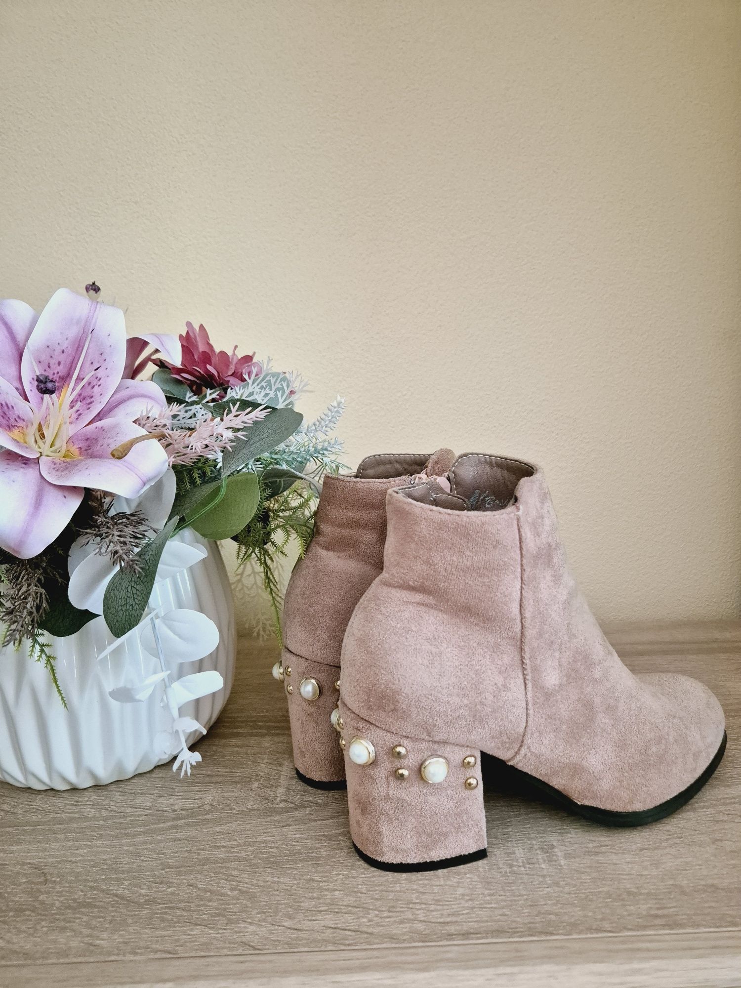 Botine elegante cu perle
