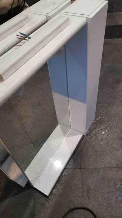 Dulap baie mdf oglinda  cu 2 becuri stare foarte bună