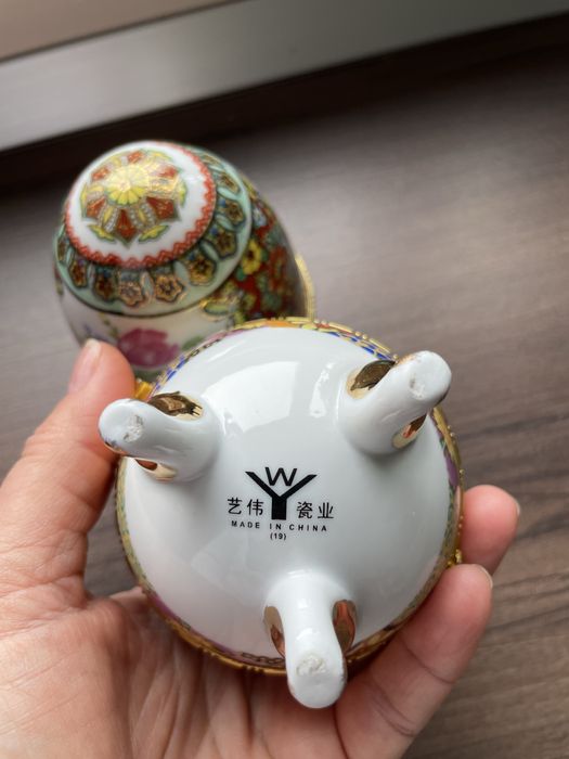 Bibelouri portelan -caseta