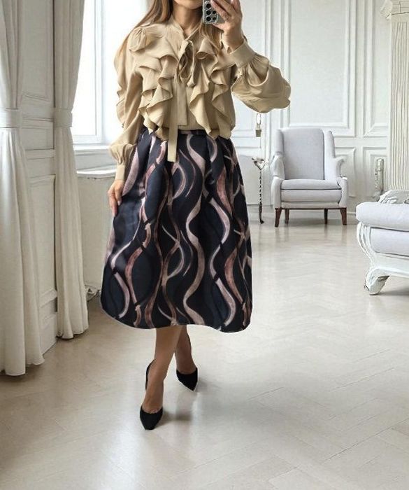 Set fustă tafta si cămașă volane. Italia