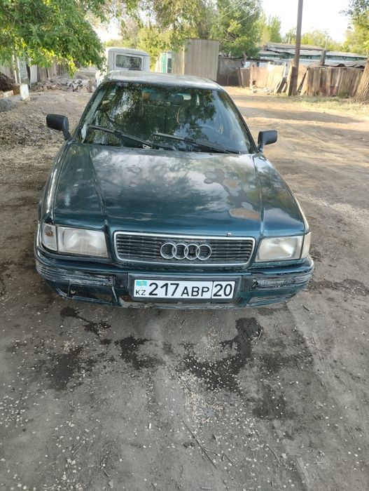 Машина Ауди 80 б4