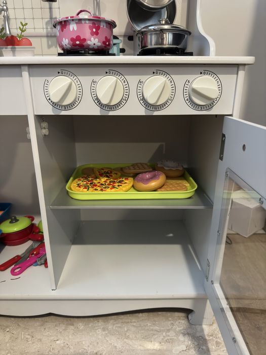 Голяма дървена кухня