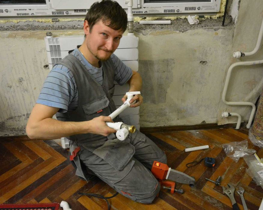 Услуги сантехника: Замена крана, смесителя, унитаза, раковины.