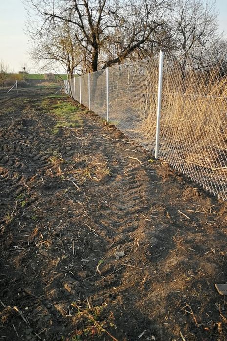 Vând gard din plasa bordurata  sau împletită