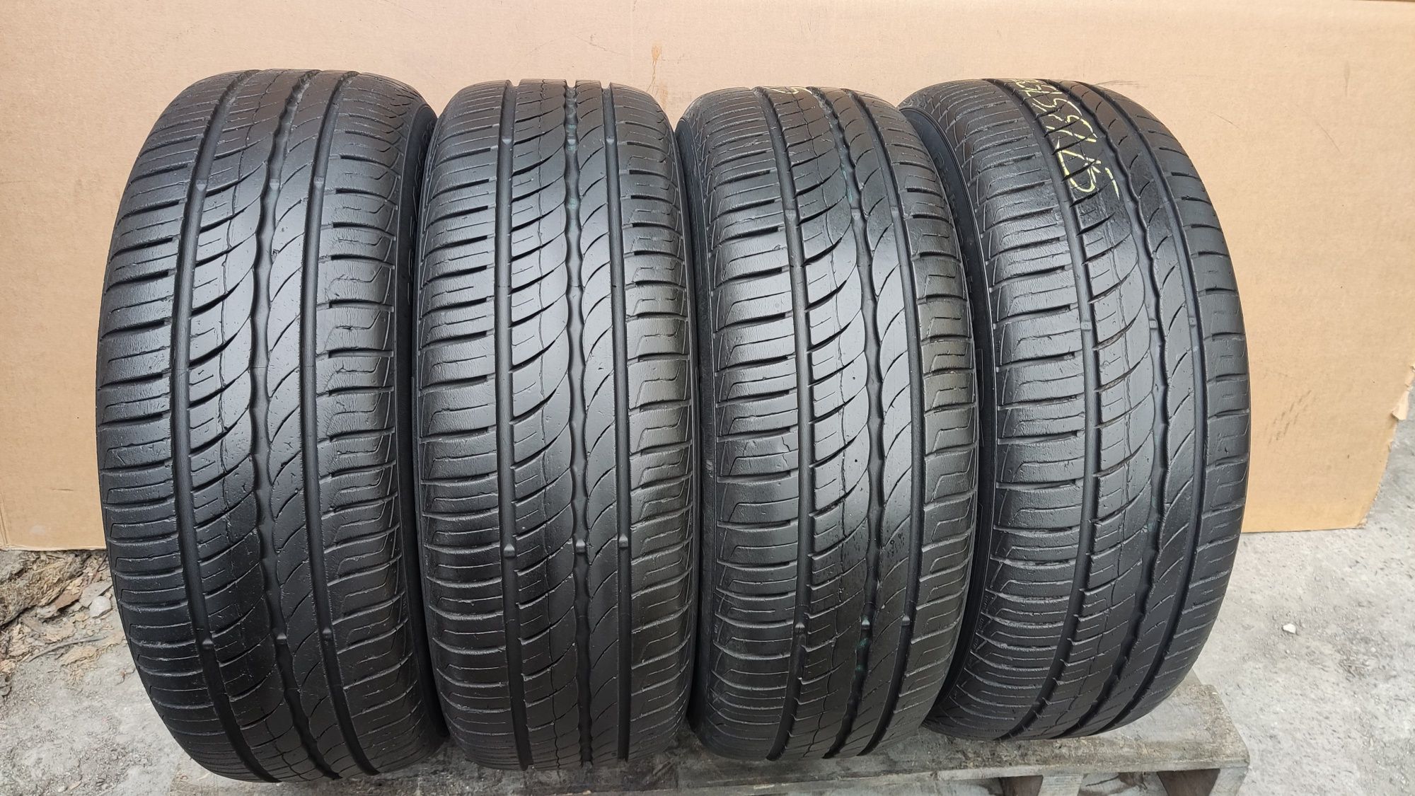 4броя летни гуми 185/55/15 Pirelli Cinturato P1
6.5 -6.97 mm грайфер
Д