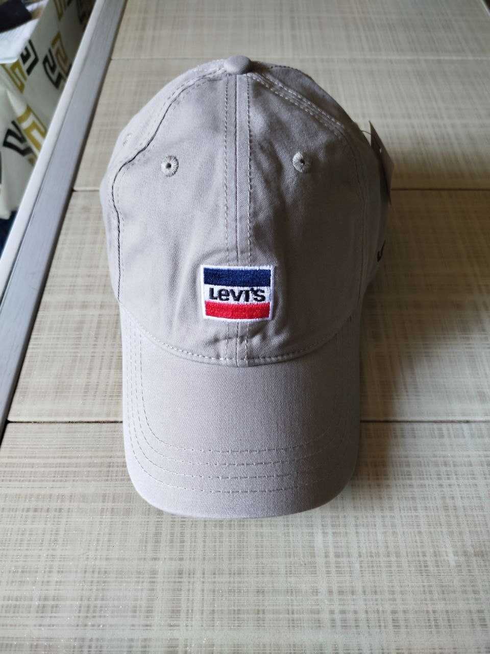 Продаю новые  кепки  разных цветов  фирма LEVIS  Таиланд звоните смело