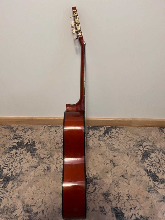 Chitara aproape nouă