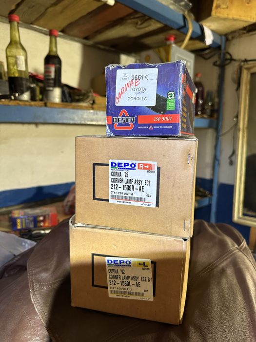 Тойота карина, корона поворотники комплект новые, кололки тормозные