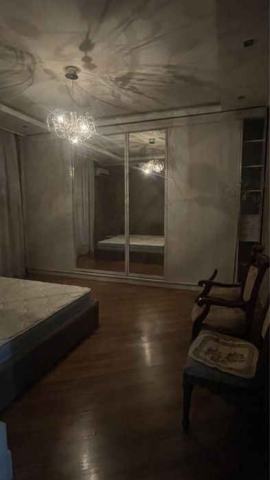 Мебель для спальни. Кровать и гардеробный шкаф.