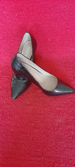 Pantofi eleganți,nr.37,absolut noi.
