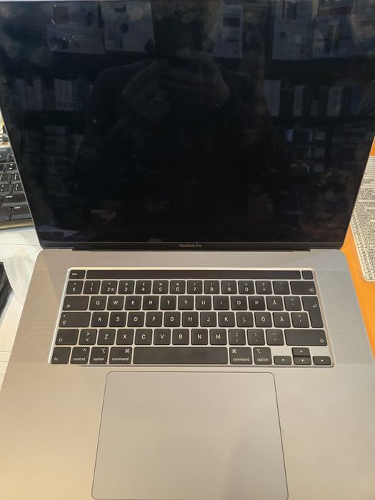 Macbook Pro A2141 defect