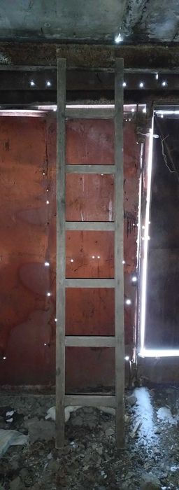 Лестница деревянная. Длина в описании.