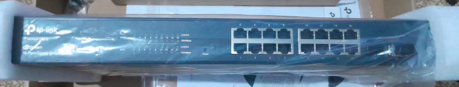 JetStream 16 -Port Gigabit Smart Switch with 2 SFP Slots