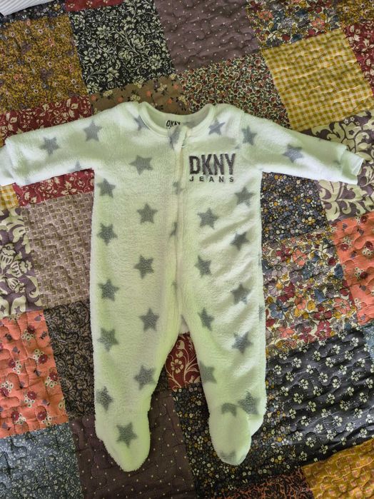 Salopeta bebe noua DKNY 0-3luni