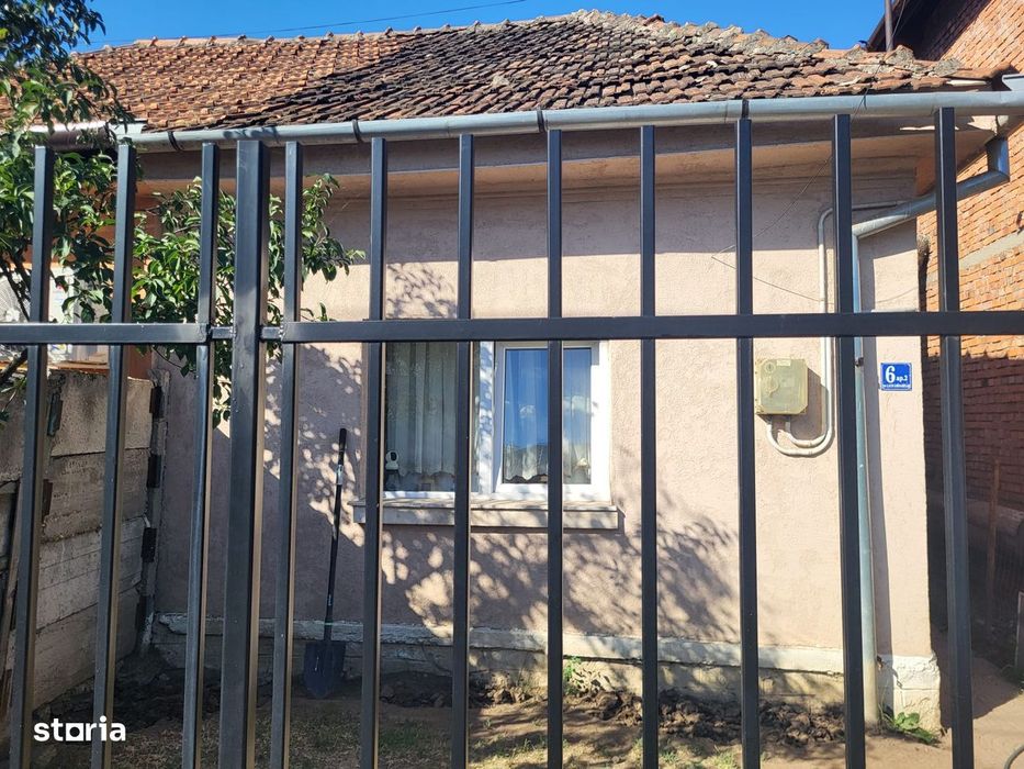 Garsoniera cu curte privata de vanzare in Rogerius