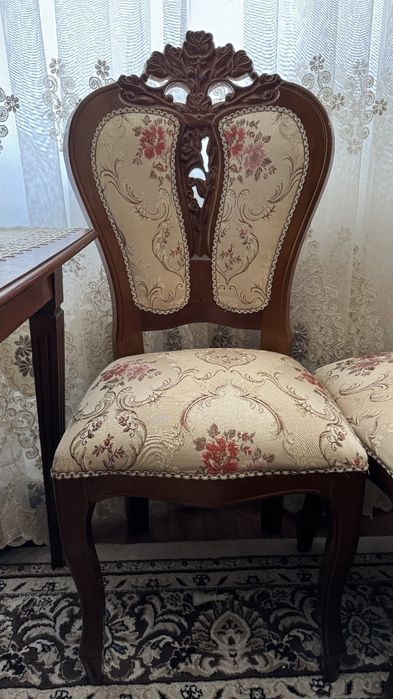 Продается  стол со стульями. Стол стул сотилади