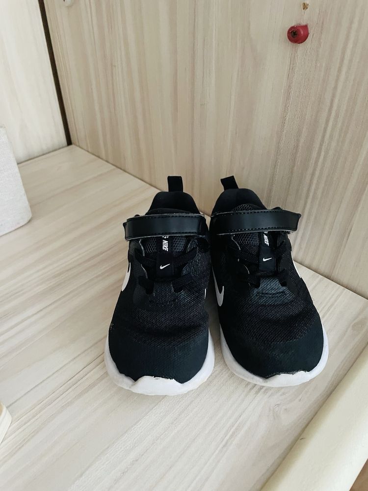 Маратонки Nike 25 размер
