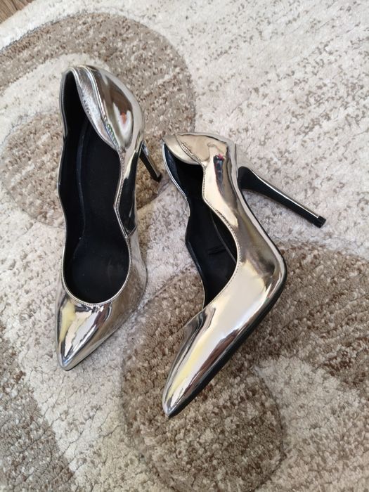 Vând Pantofi si sandale