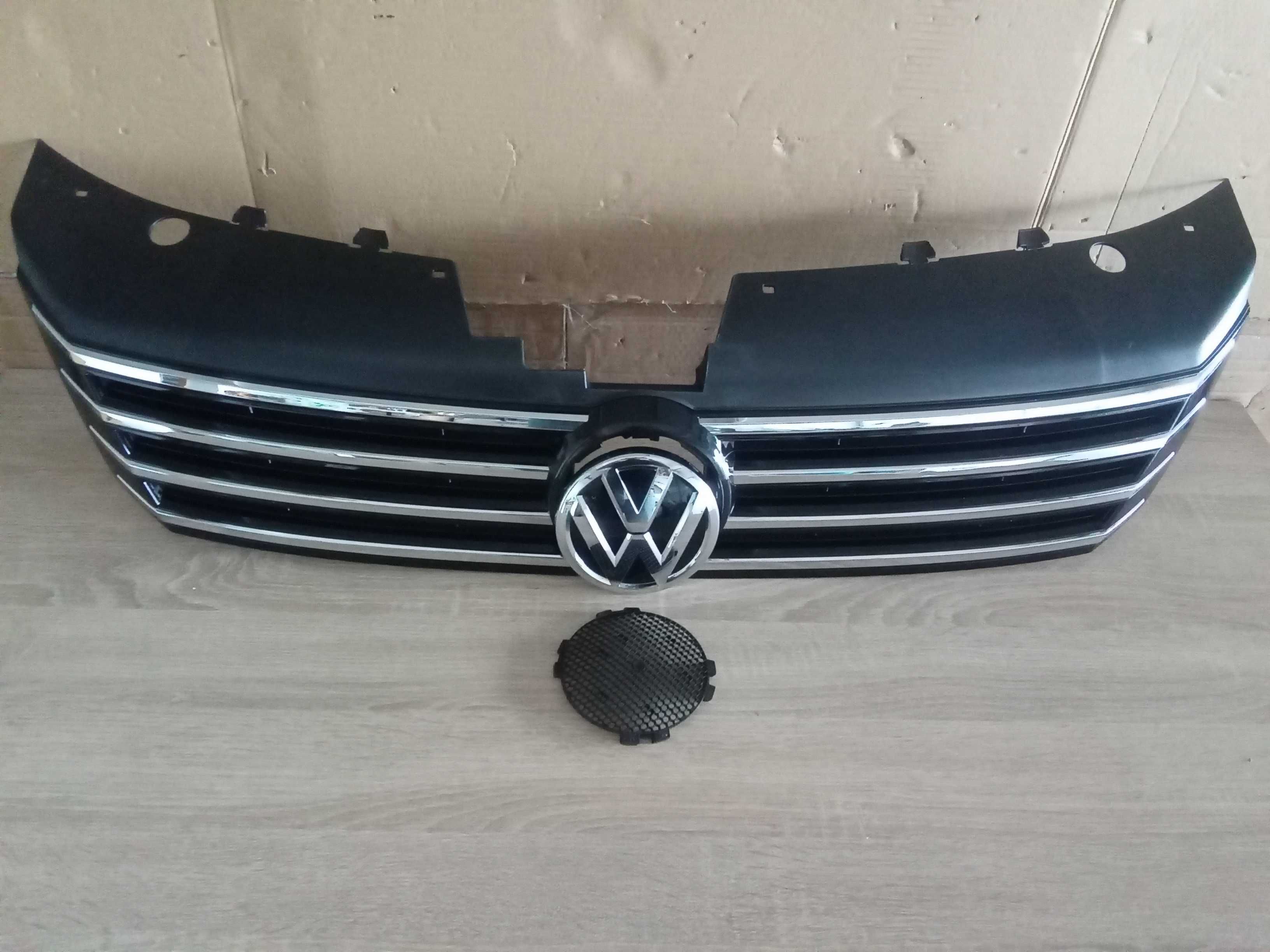 Grila masca radiator fata cu emblema  VW Passat B7 10-2014 completa