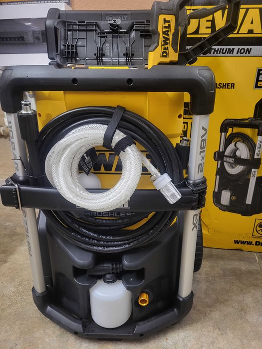 Чисто нова акумулаторна водоструйка Dewalt+ 2 батерии и зарядно