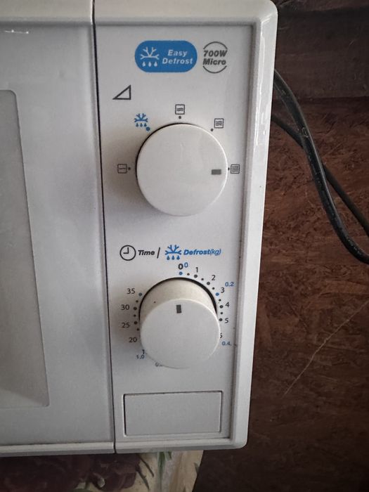 Cuptor cu microunde zanussi NOU