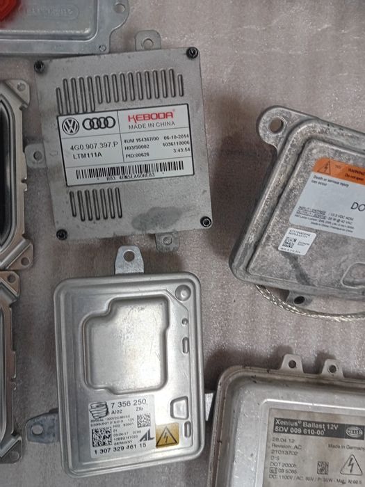 Calculatoare xenon diferite mărci de mașini.