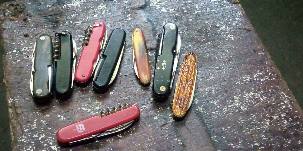 Cutite vânătoare si camping deosebite.