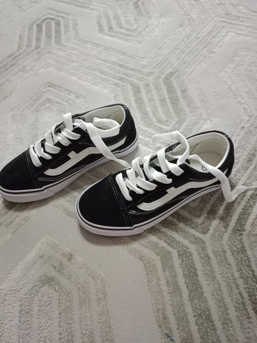 Продам детские кеды