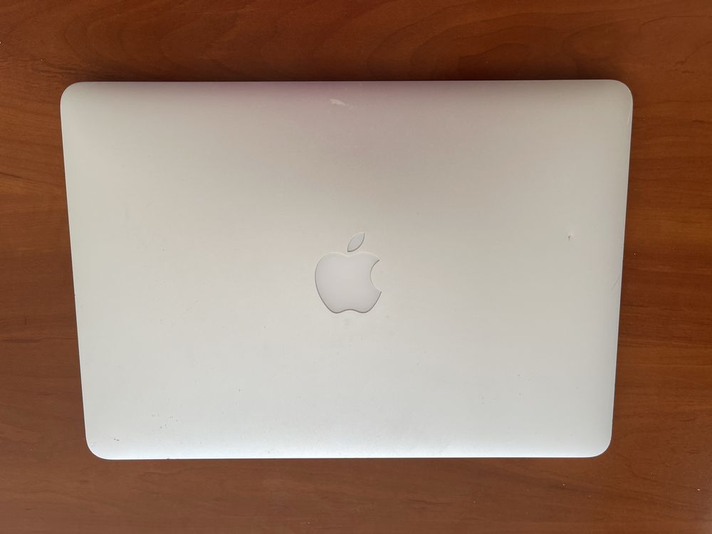 Продавам Macbook pro A1502 8gb памет 1 tb SSD