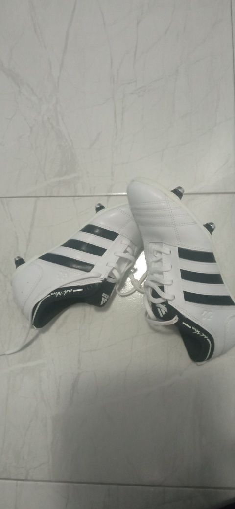 Нови футболни бутонки Adidas